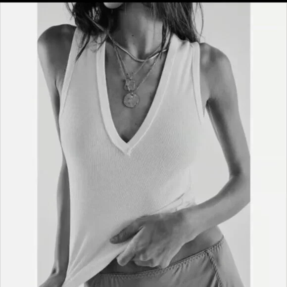 WE THE FREE PEOPLE NERIA WHITE V NECK RIBBED TANK TOP SHIRT NEW L - Picture 3 of 11